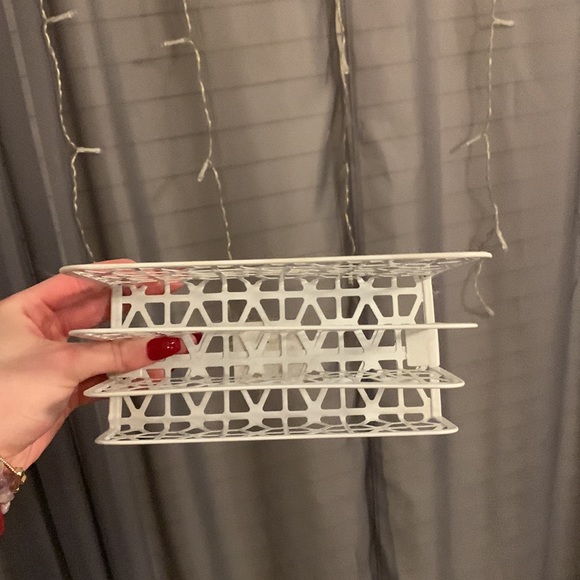 ⭐️White metal desk organizer - Picture 2 of 2